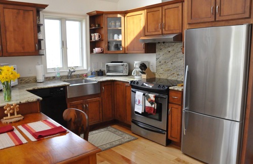 Madison Apartment | Birdsong - Relaxation, Activities & Culture In Quaint Shoreline Town