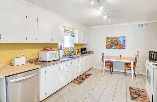 Bisbee House | Bisbee Home w/Private Parking & EV Charger!