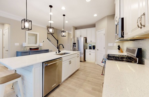 Millville House | Bishops Landing townhome with screened porch, patio, on-site pool & tennis