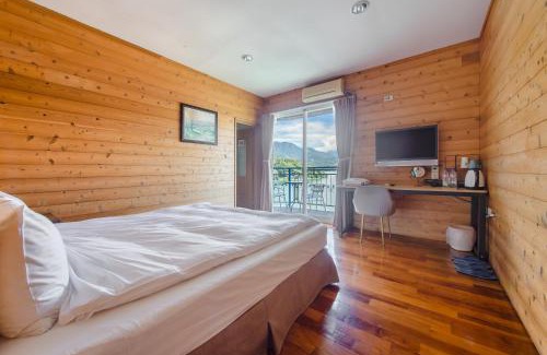 Yuchi Bed & Breakfast | Bishui Shanju Lakeside B&B