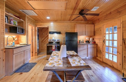 South Bloomingville Cabin | Bison Hollow Hideaway