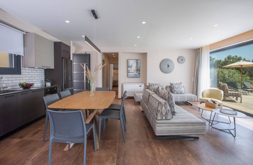 Spanokhorion Villa | BITTER ALMOND TREES VILLAS - Stylish villa, sea views 1000m from Nikiana & Beach