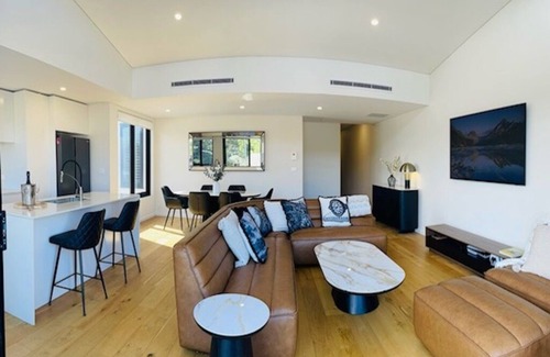 Kiama Apartment | Black Beach, Red Wine. Kiama Penthouse