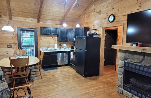 Hico Cabin | Black Bear Cabin, private and secluded!