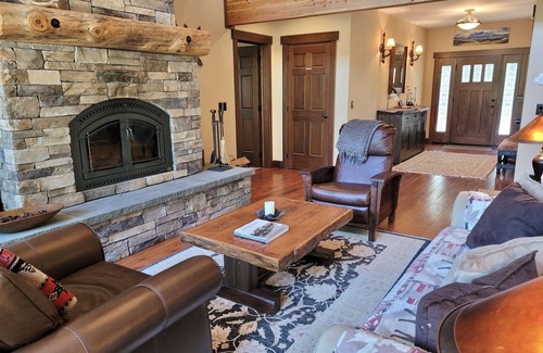 Mazama House | Black Bear Lodge-Mazama, WA, on the Ski Trail, Access to Community Pool&Hot Tub