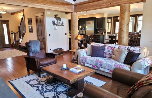 Mazama House | Black Bear Lodge-Mazama, WA, on the Ski Trail, Access to Community Pool&Hot Tub