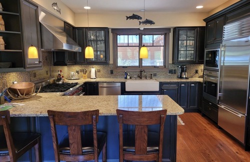 Mazama House | Black Bear Lodge-Mazama, WA, on the Ski Trail, Access to Community Pool&Hot Tub