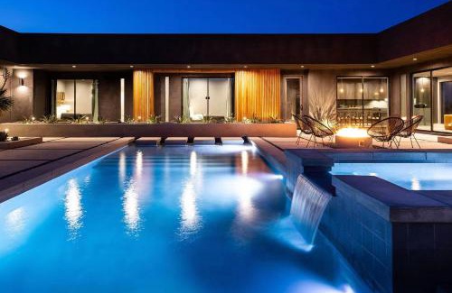 Yucca Valley House | Black C House Modern w pool spa