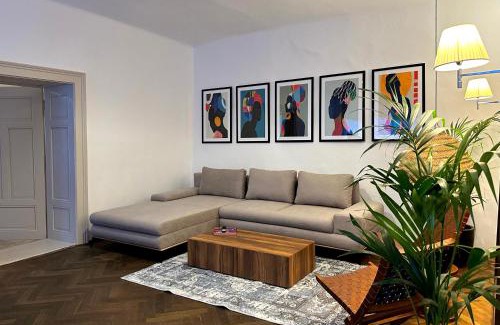 Brasov City Centre Apartment | Black Church Flat