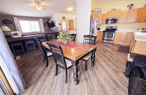 Rapid Valley House | Black Hills Vacation Homebase ♡ Children & Dog Friendly