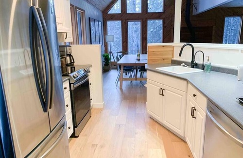 Manitoba Cabin | Black Pine Lodge Summ