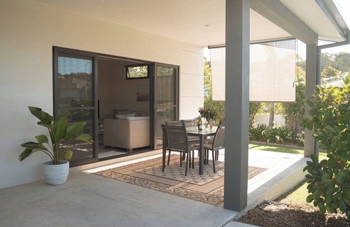 Pottsville Cottage | Black Rocks 2BR Beachside Granny Flat by uHoliday