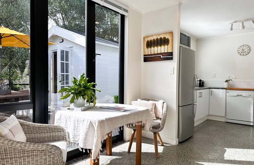 Omaha House | Black & White Retreatn