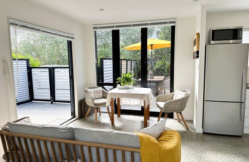 Omaha House | Black & White Retreatn