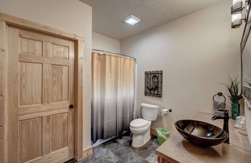 Lead Ski Chalet | Blackmoon 3 BR Chalet at Terry Peak with Outdoor Hot Tub - Sleeps 16