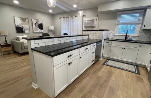 Joslyn Castle Apartment | Blackstone & UNMC, Midtowm Charm