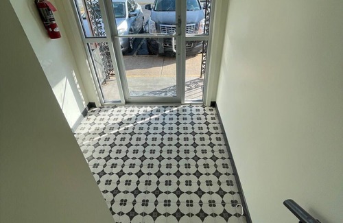 Joslyn Castle Apartment | Blackstone & UNMC, Midtowm Charm