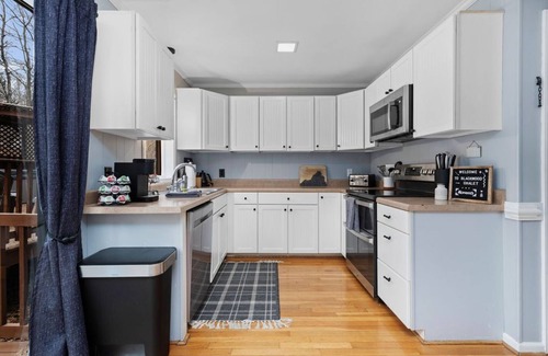 Wintergreen Cabin | Blackwood Chalet: Hot Tub + 0.3 mile from Slopes