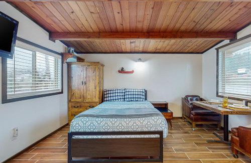 Mount Vernon House | Blake's Skagit Resort, Cabin 5