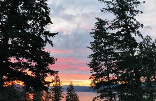 Central Okanagan House | Blarney Place Retreat