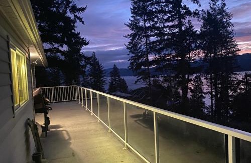 Central Okanagan House | Blarney Place Retreat