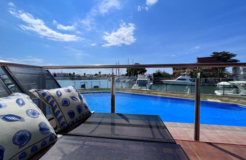 Santa Margarida Apartment | Blau Apartamento Frente a los Canales y Puestas de sol de Roses