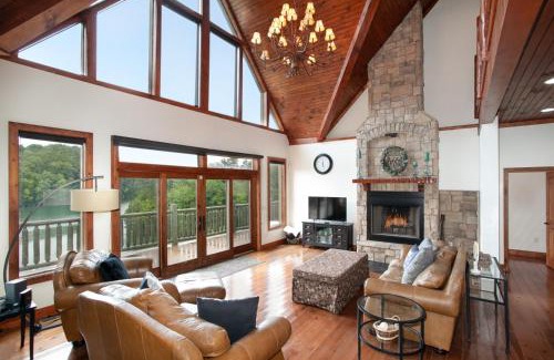 Dandridge House | Blessed Getaway Theater LakeView GAMES