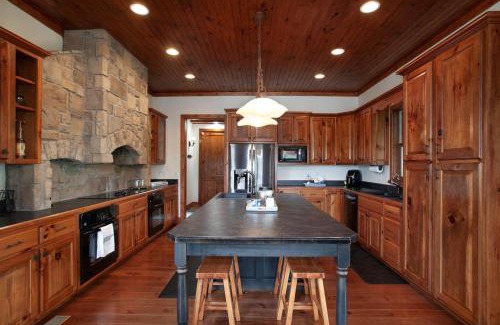 Dandridge House | Blessed Getaway Theater LakeView GAMES