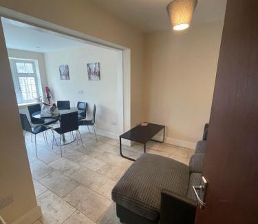 Potters Bar House | Bling Paradise