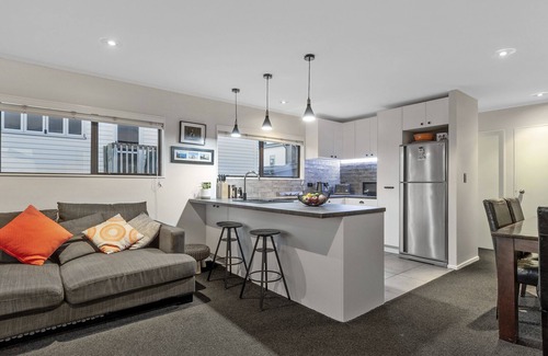 Mount Maunganui House | Bliss.Classic chilled beach house two minutes walk or 200 m from the beach