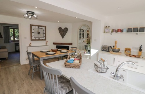 Broadway Cottage | Blossom Cottage