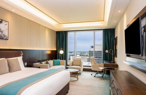 Texas Medical Center Hotel | Blossom Hotel Houston, Curio Collection by Hilton