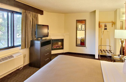 Traverse City Hotel | Blossom Hotel & Suites Traverse City
