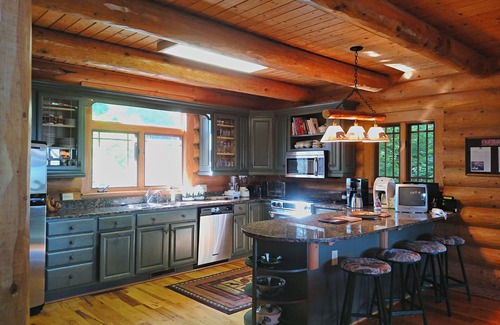 Apple Ridge Cabin | Blowing Rock Fabulous Log Cabin with Great Views. Upscale newer large home