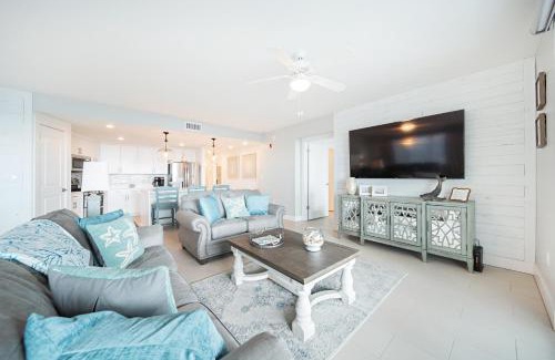 Fort Walton Beach Apartment | Blu 207 - Oceanfront - Luxurious Resort - Free Beach Svc Included