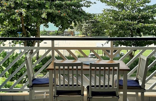 Grande-Terre Apartment | Blue and coral apartment