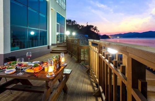 Geoje Apartment | Blue and white pension