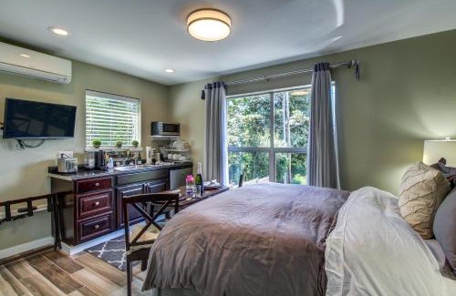 Mercer Island House | Blue Angels Room Mercer Island