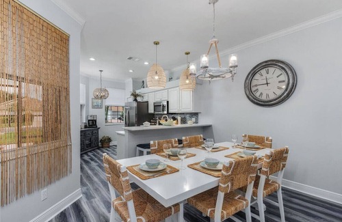 Central Naples House | Blue Bayou Oasis * Luxury Pool home & Sunshine!