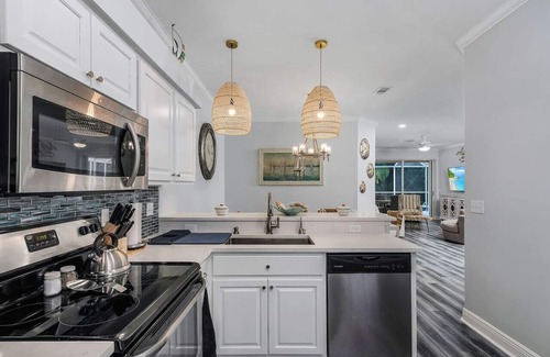 Central Naples House | Blue Bayou Oasis * Luxury Pool home & Sunshine!