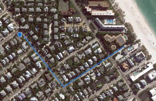 Holmes Beach House | Blue Bella Very Quick Walk Beach, Shops, Restaurants