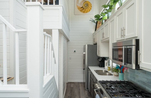 Parker Strip House | Blue Bliss, Private Hot Tub & Fenced Yard at Roadrunner Resort