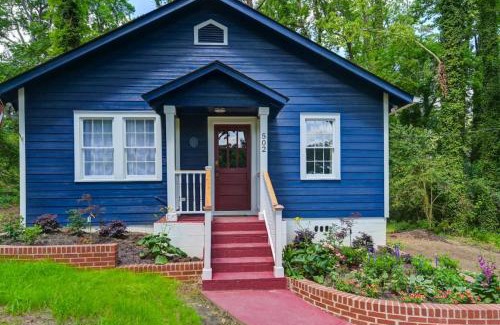 Lexington House | Blue Bungalow 2BR1BA Lexington