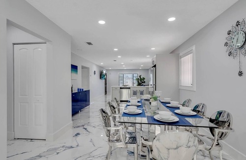 Hialeah House | Blue Diamond - Hialeah w/3 BR & 2 BA