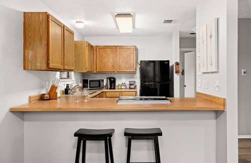 Canyon Lake Cottage | Blue Door Cottage Family Game Room - Family Friendly!