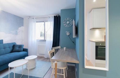 Croix Luizet Apartment | "Blue Dream", a beautiful 2-star studio apartment opposite La Doua/Insa