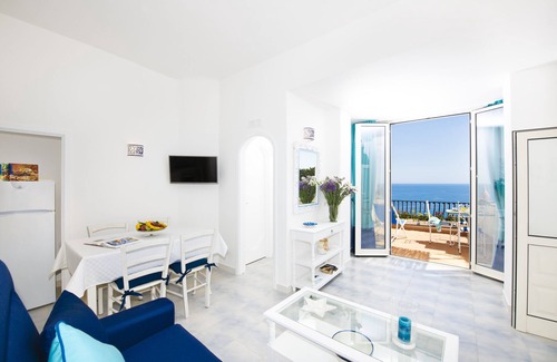 Positano House | BLUE DREAMS WITH A FANTASTIC SEA VIEW IN THE CENTER OF POSITANO