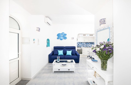 Positano House | BLUE DREAMS WITH A FANTASTIC SEA VIEW IN THE CENTER OF POSITANO