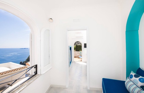 Positano House | BLUE DREAMS WITH A FANTASTIC SEA VIEW IN THE CENTER OF POSITANO