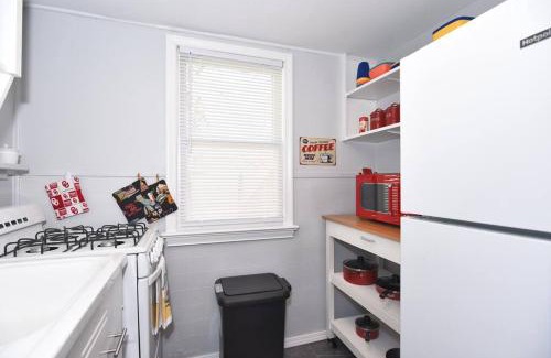 Tulsa Ski Chalet | BLUE FLAMINGO'S ADORABLE GUEST HOUSE -TU-Cherry St-Expo-Downtown-11t